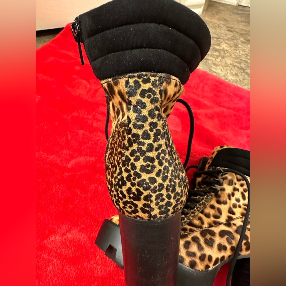 Gianni Bini Animal print platform booties - Size 6 - Picture 3 of 4